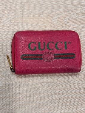 Gucci Fuchsia/Pink Leather Zip Card Case with Green Logo Stripe